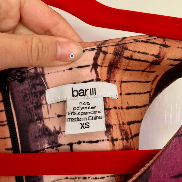 Abstract fit/flare dress with zipper details - Picture 3 of 3